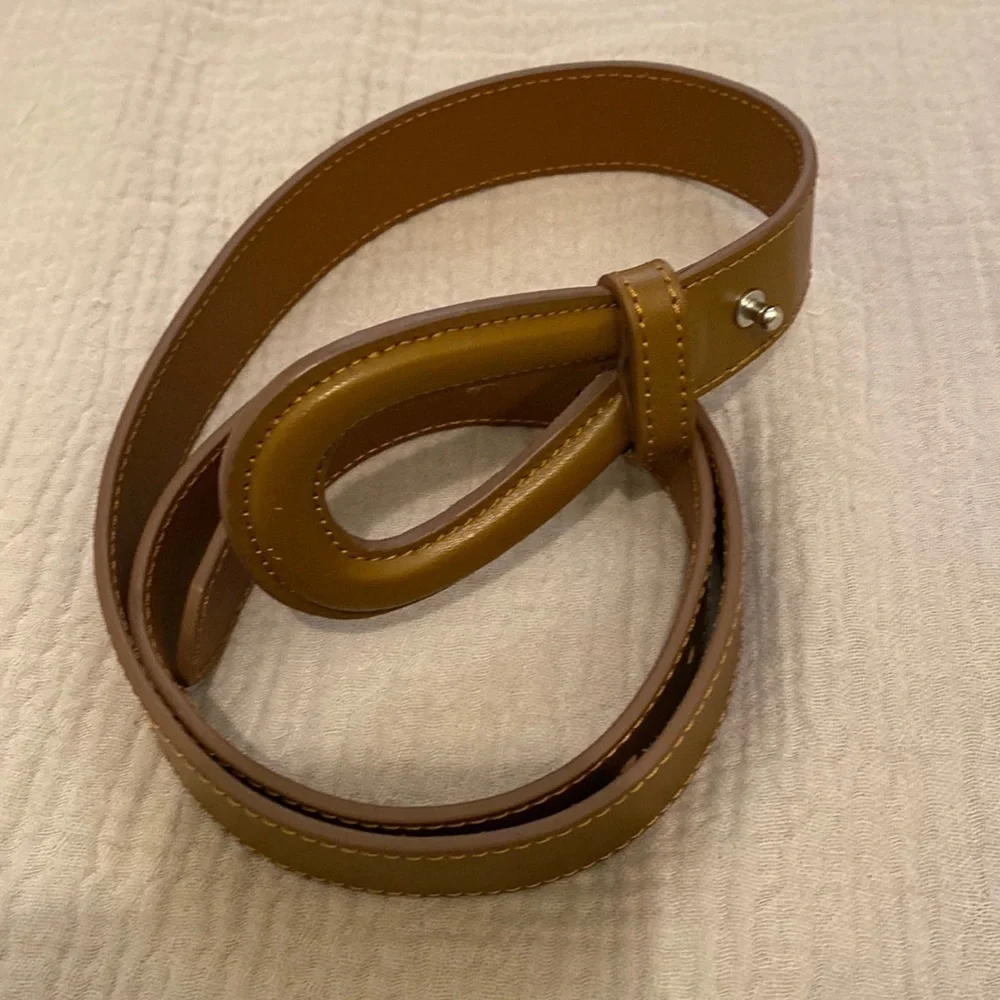 Halogen teardrop genuinely leather brown belt . Size M